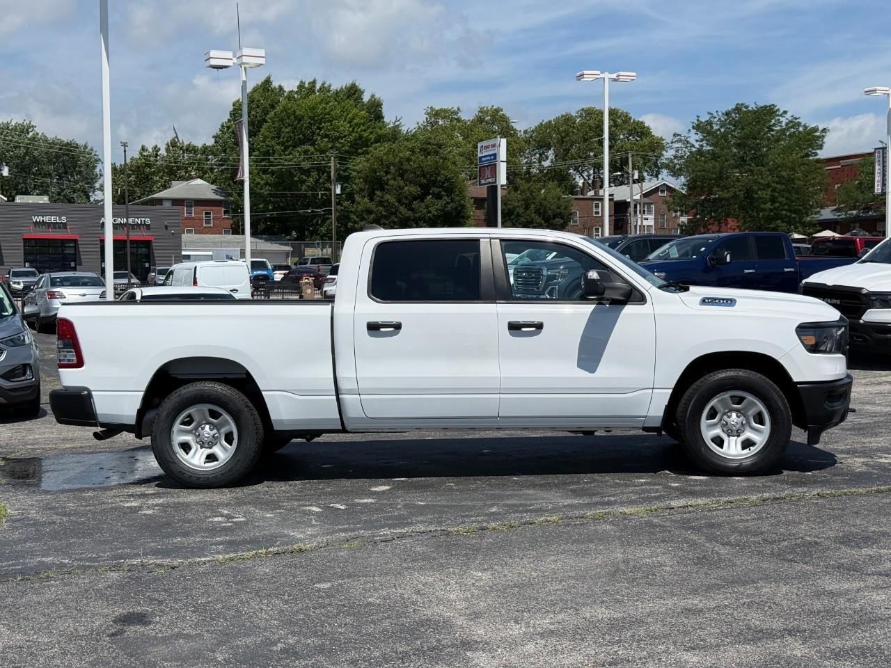 Ram 1500 Vehicle Full-screen Gallery Image 05