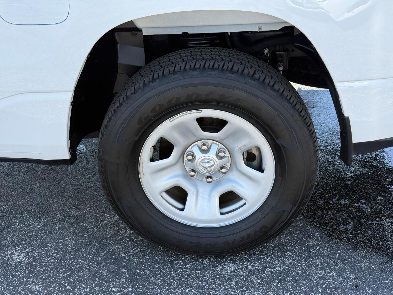 Ram 1500 Vehicle Full-screen Gallery Image 06