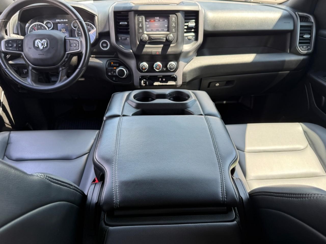 Ram 1500 Vehicle Full-screen Gallery Image 11