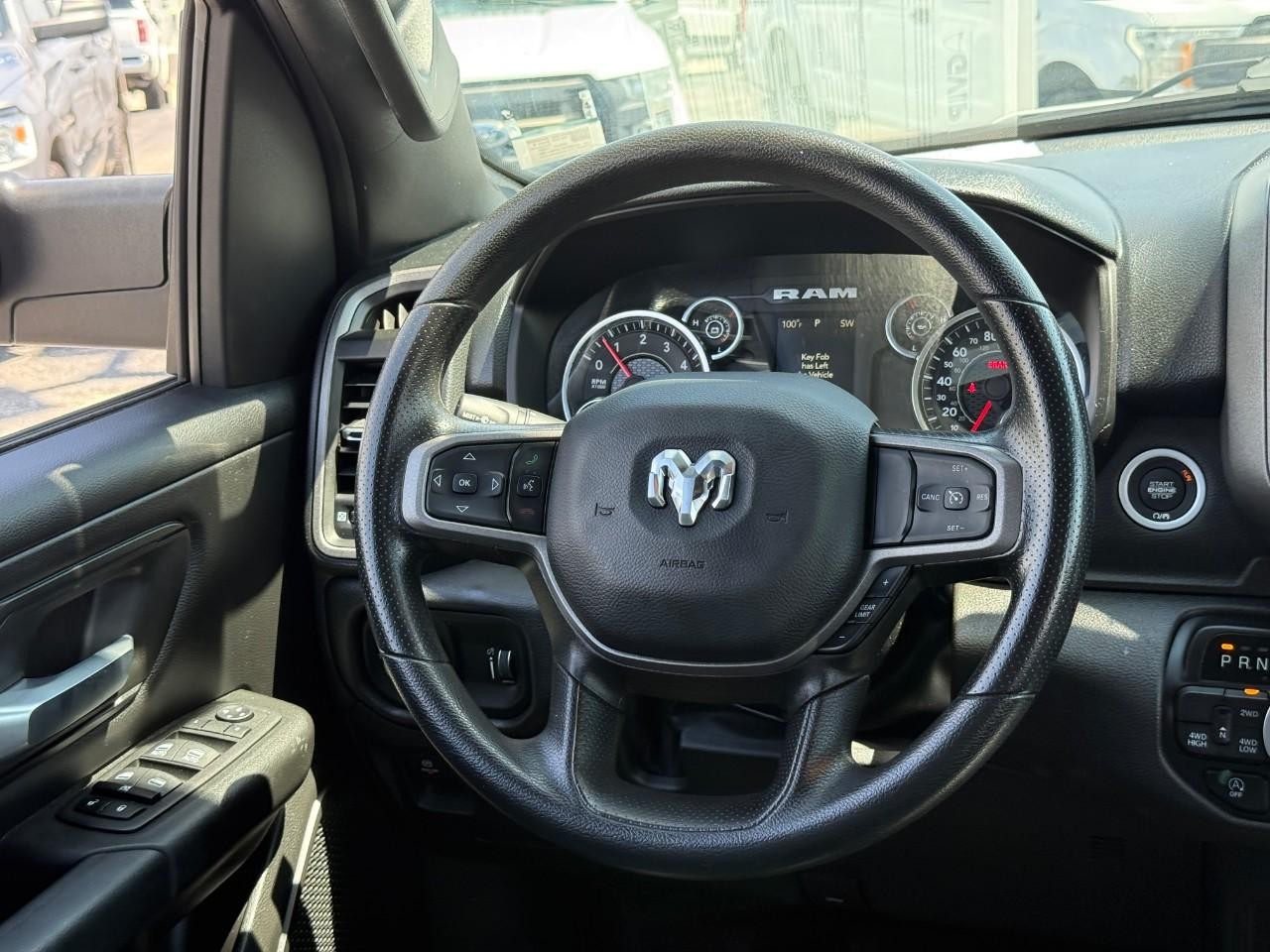 Ram 1500 Vehicle Full-screen Gallery Image 12