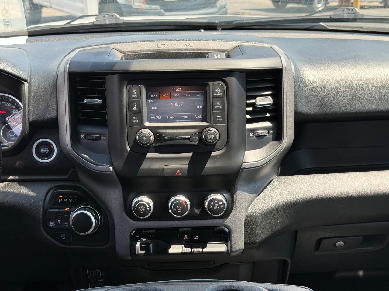 Ram 1500 Vehicle Full-screen Gallery Image 13