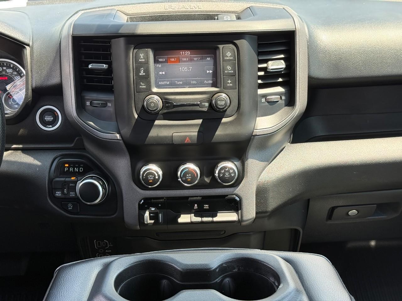 Ram 1500 Vehicle Full-screen Gallery Image 14