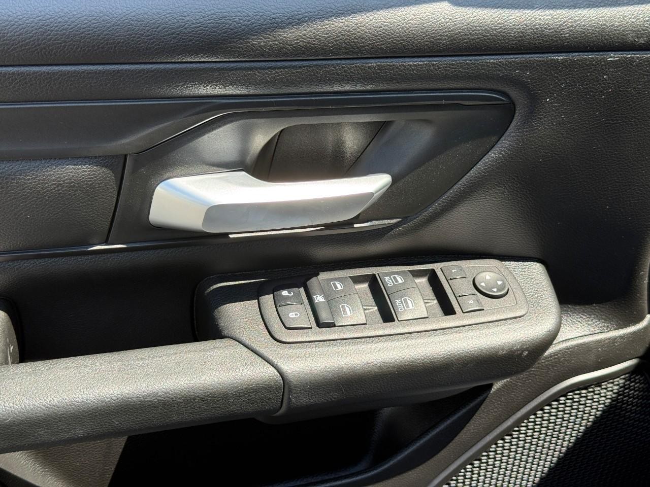 Ram 1500 Vehicle Full-screen Gallery Image 16