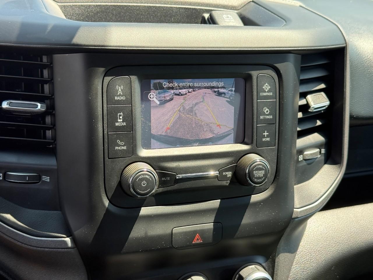 Ram 1500 Vehicle Full-screen Gallery Image 23