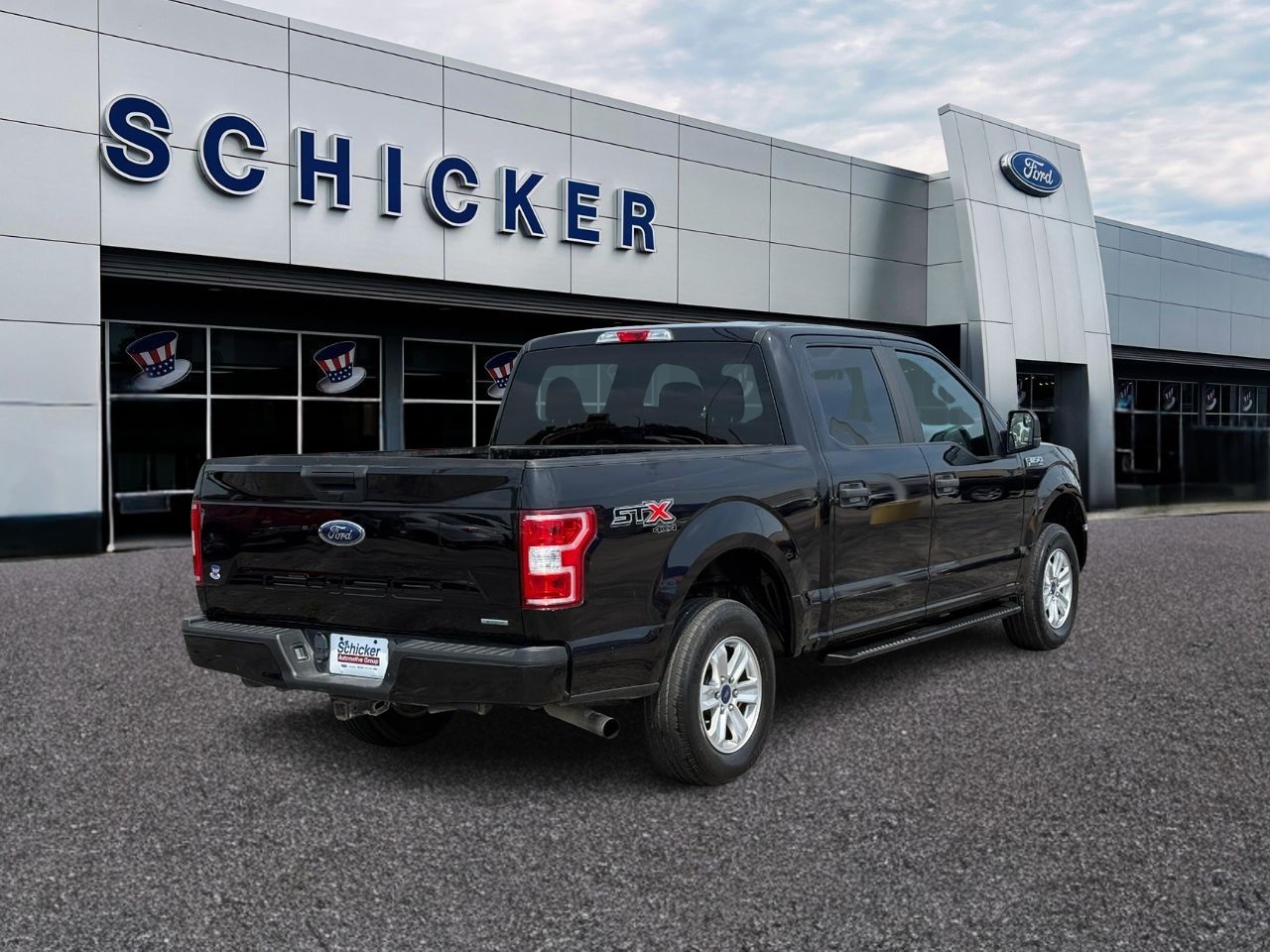 Ford F-150 Vehicle Full-screen Gallery Image 02
