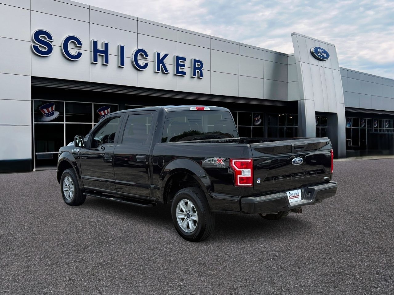 Ford F-150 Vehicle Full-screen Gallery Image 03