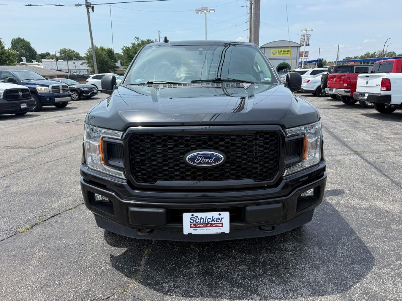 Ford F-150 Vehicle Full-screen Gallery Image 09
