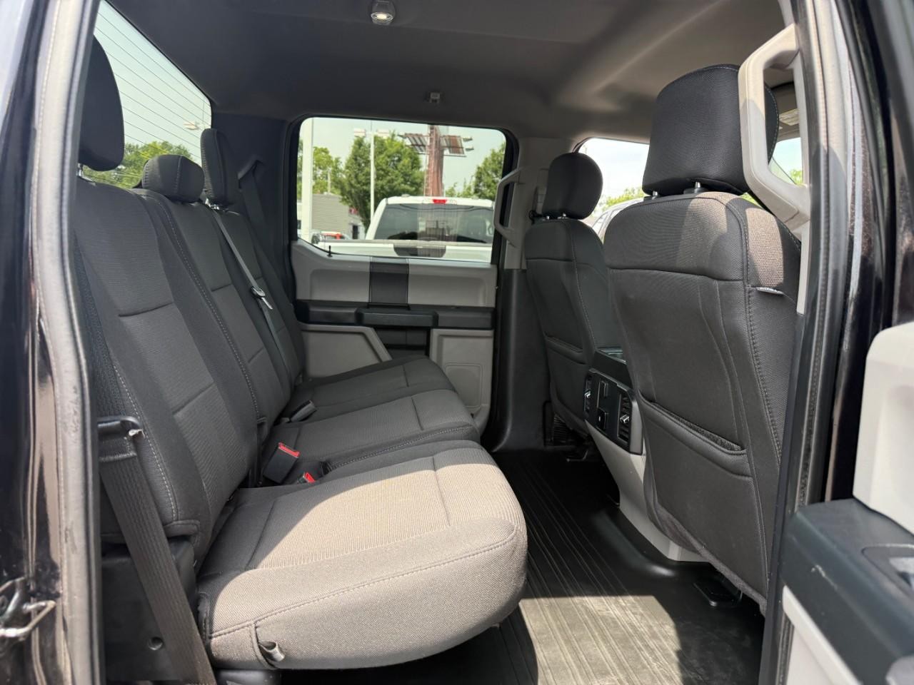 Ford F-150 Vehicle Full-screen Gallery Image 10