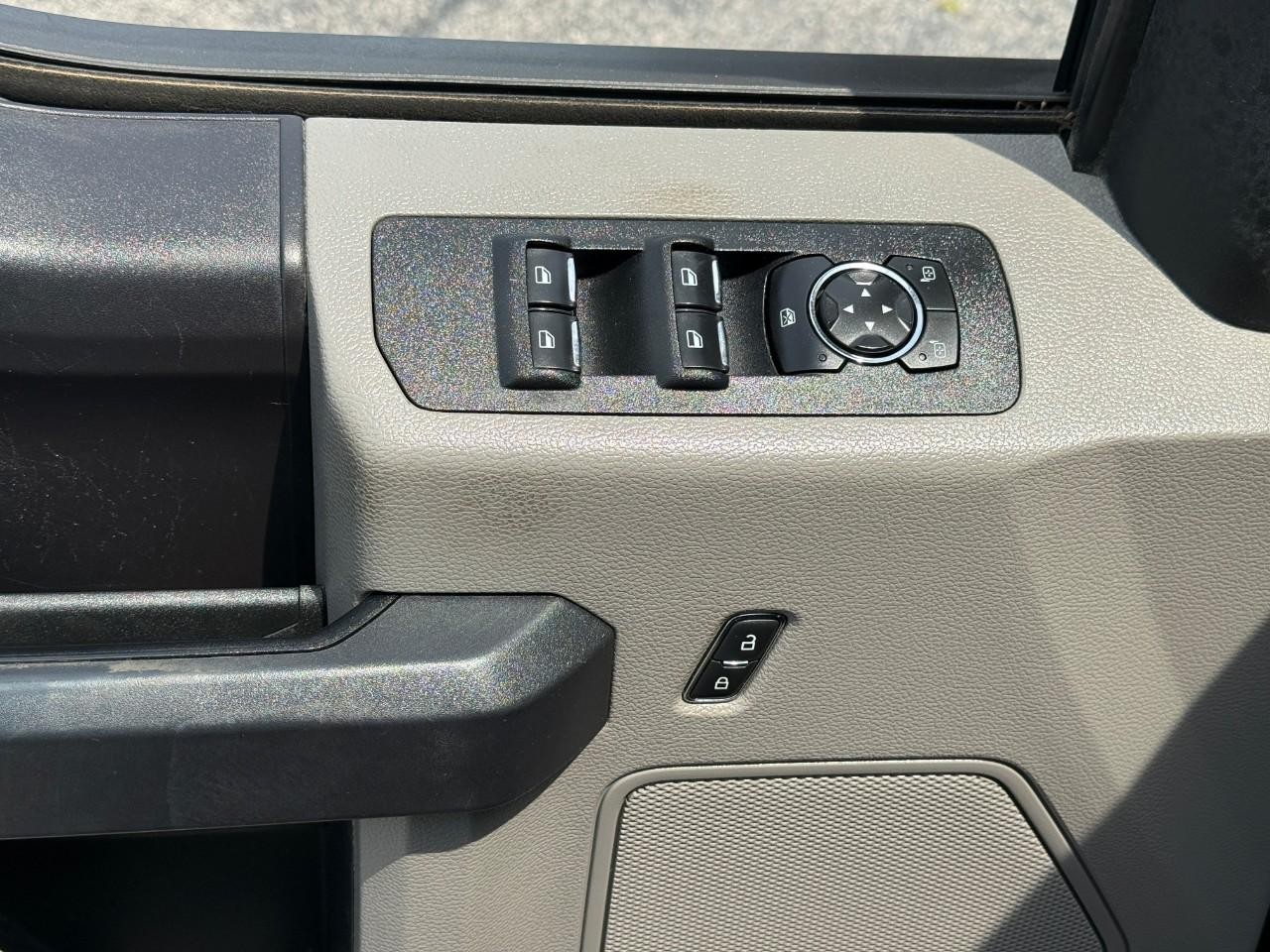 Ford F-150 Vehicle Full-screen Gallery Image 15
