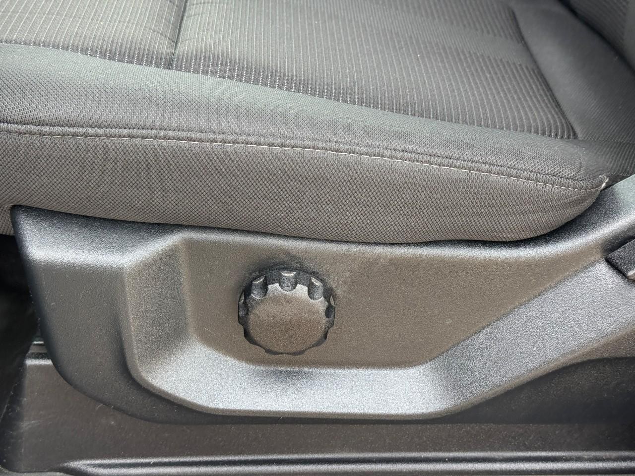 Ford F-150 Vehicle Full-screen Gallery Image 17