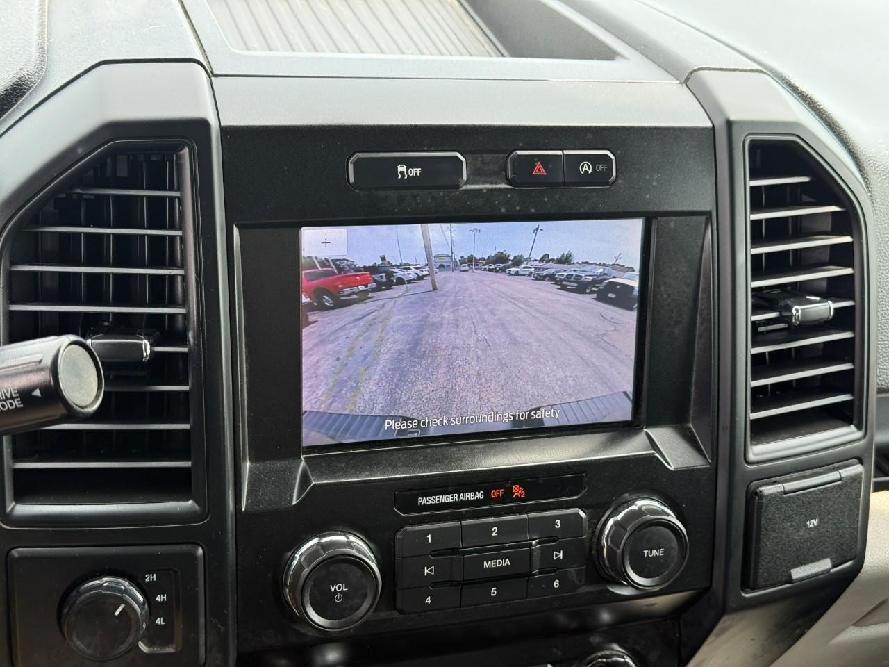Ford F-150 Vehicle Full-screen Gallery Image 21