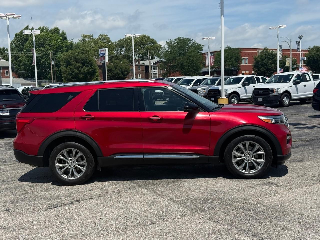 Ford Explorer Vehicle Full-screen Gallery Image 05