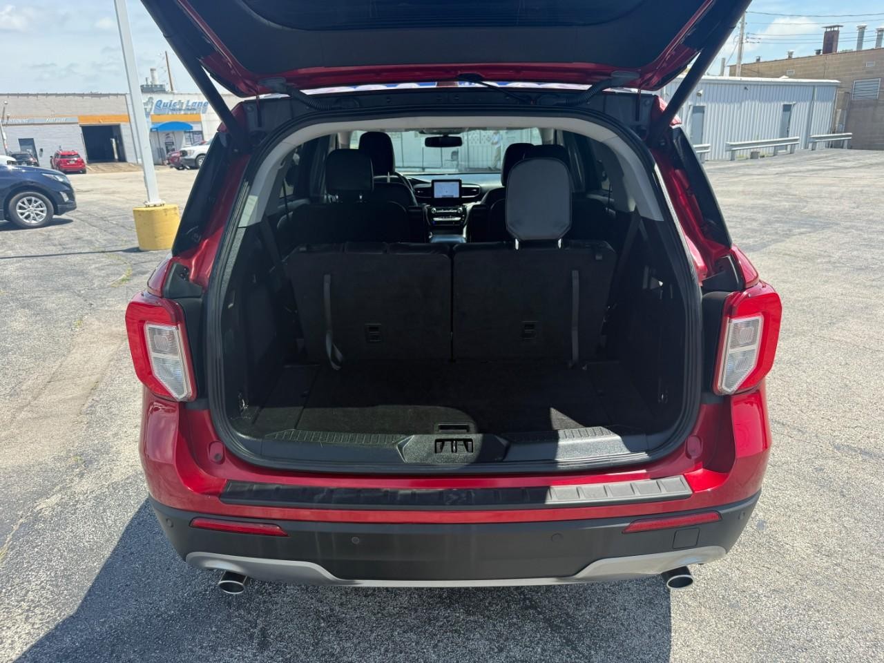 Ford Explorer Vehicle Full-screen Gallery Image 08