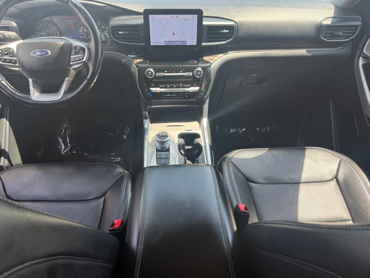 Ford Explorer Vehicle Full-screen Gallery Image 13