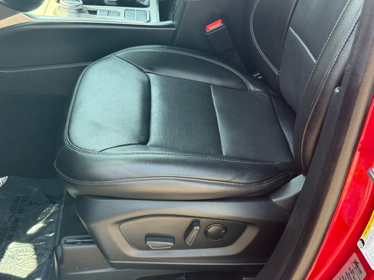 Ford Explorer Vehicle Full-screen Gallery Image 18