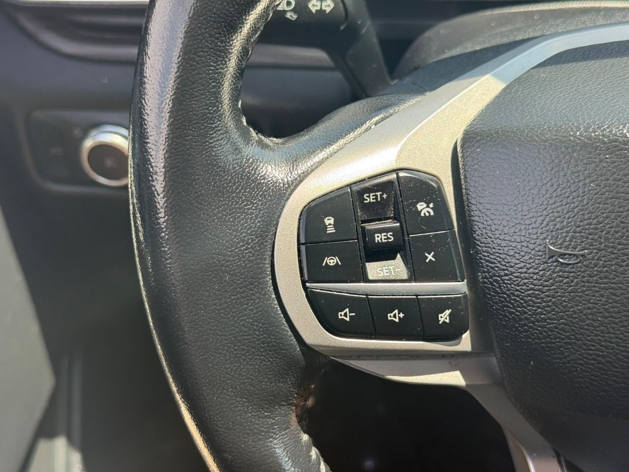 Ford Explorer Vehicle Full-screen Gallery Image 20