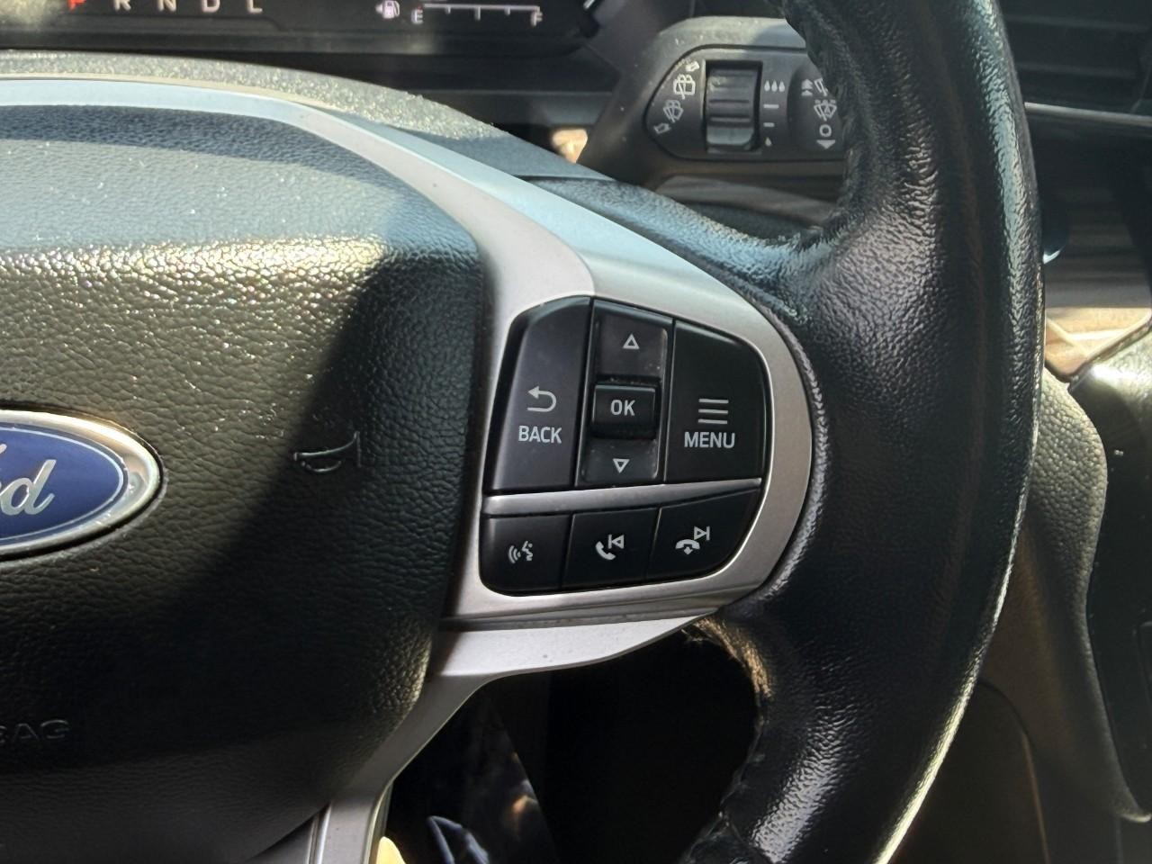 Ford Explorer Vehicle Full-screen Gallery Image 21
