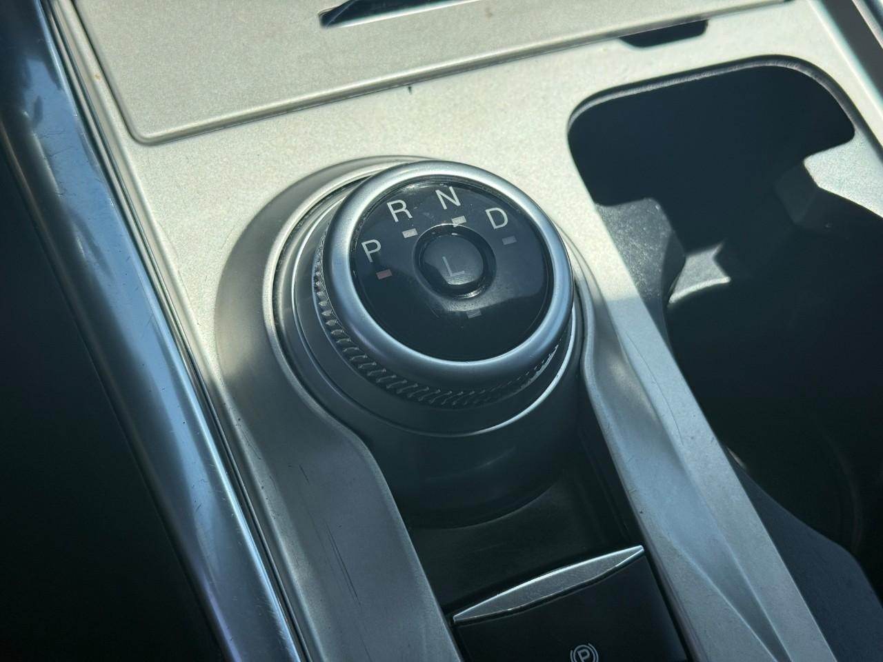 Ford Explorer Vehicle Full-screen Gallery Image 23