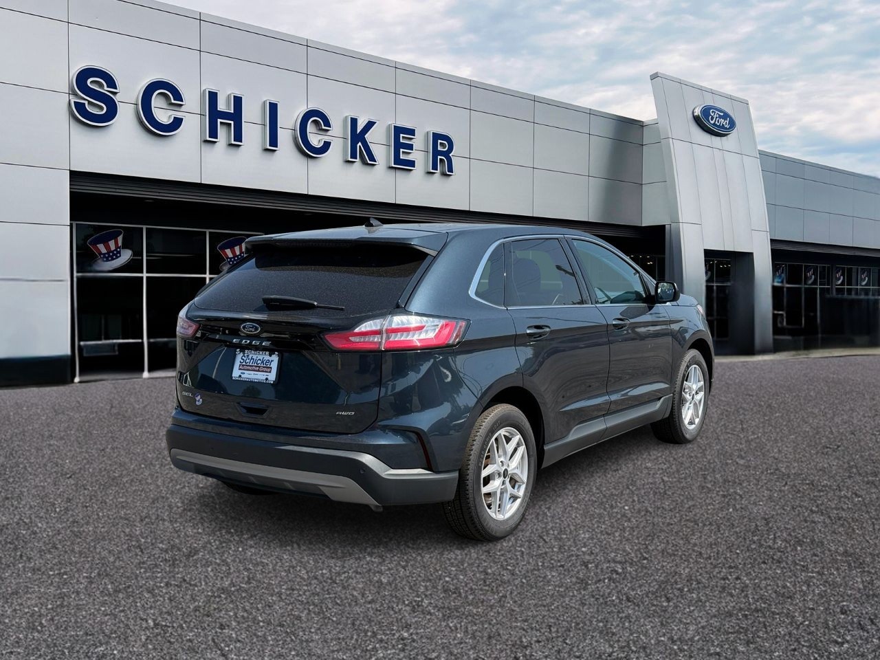 Ford Edge Vehicle Full-screen Gallery Image 02