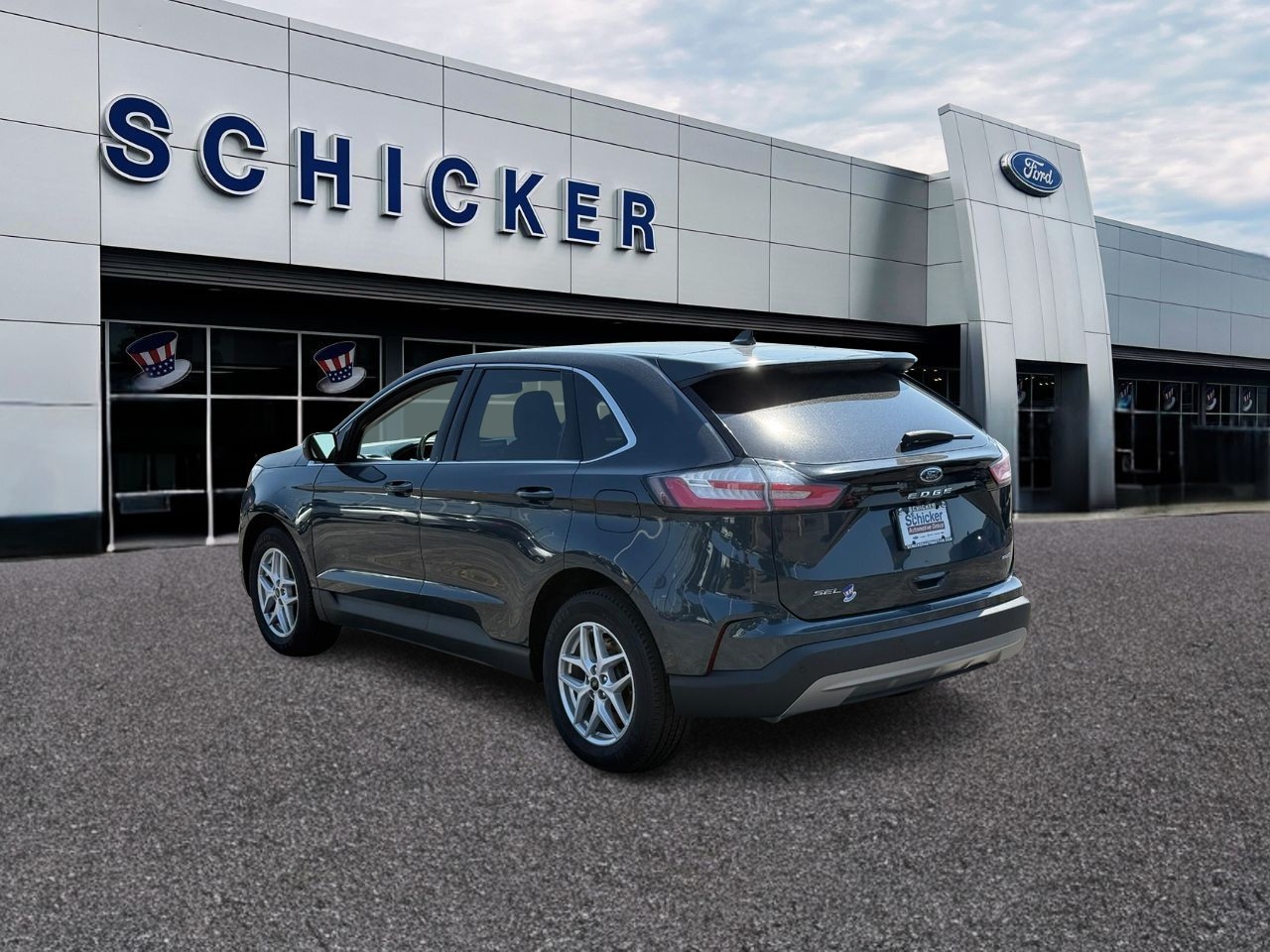 Ford Edge Vehicle Full-screen Gallery Image 03