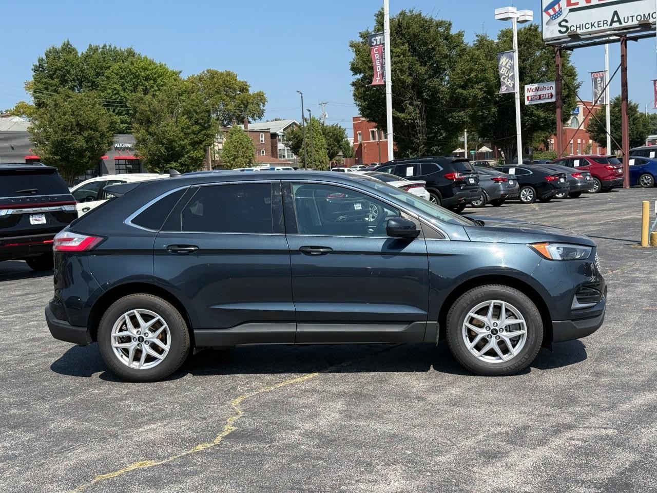 Ford Edge Vehicle Full-screen Gallery Image 05