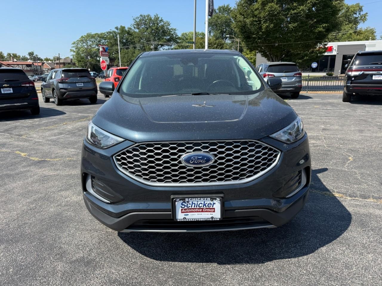 Ford Edge Vehicle Full-screen Gallery Image 10