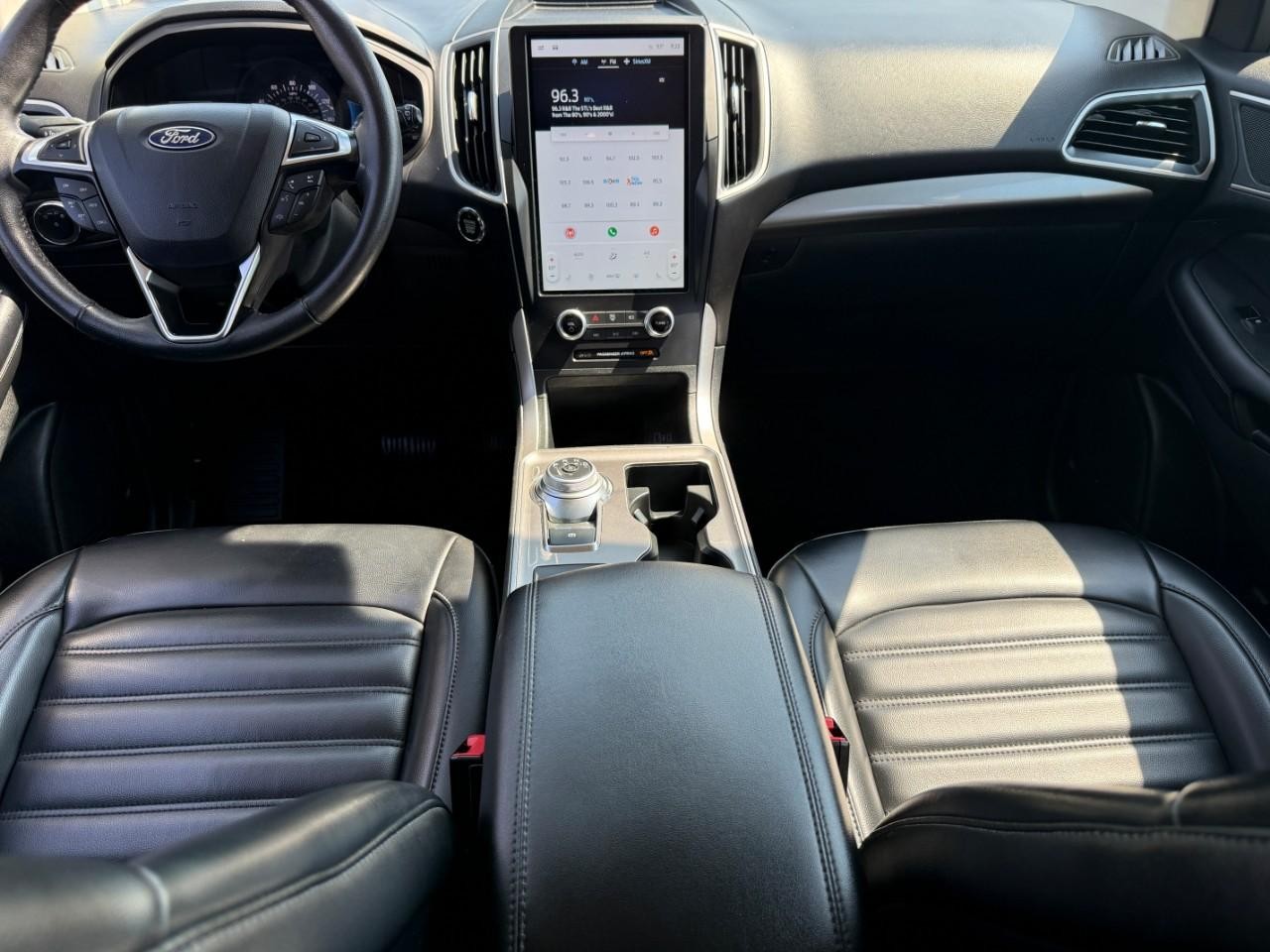 Ford Edge Vehicle Full-screen Gallery Image 12