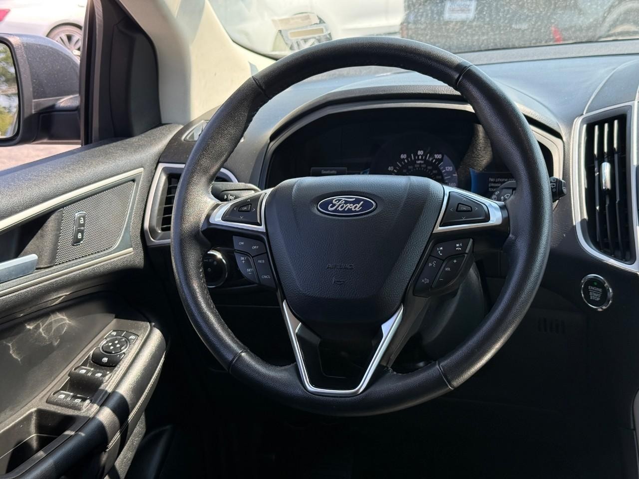 Ford Edge Vehicle Full-screen Gallery Image 13