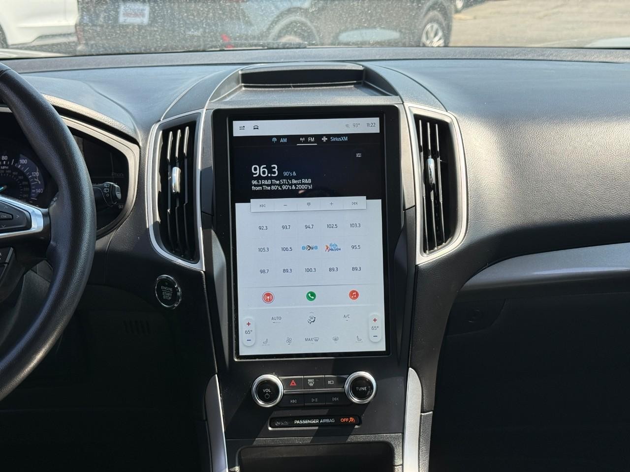 Ford Edge Vehicle Full-screen Gallery Image 14