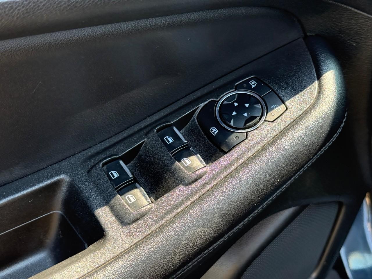 Ford Edge Vehicle Full-screen Gallery Image 18