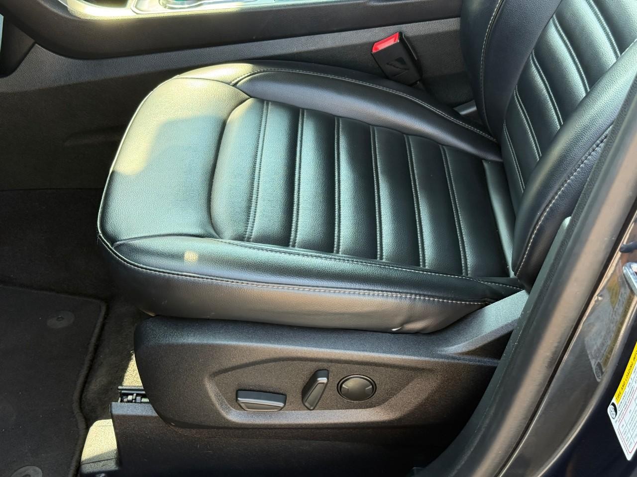 Ford Edge Vehicle Full-screen Gallery Image 19