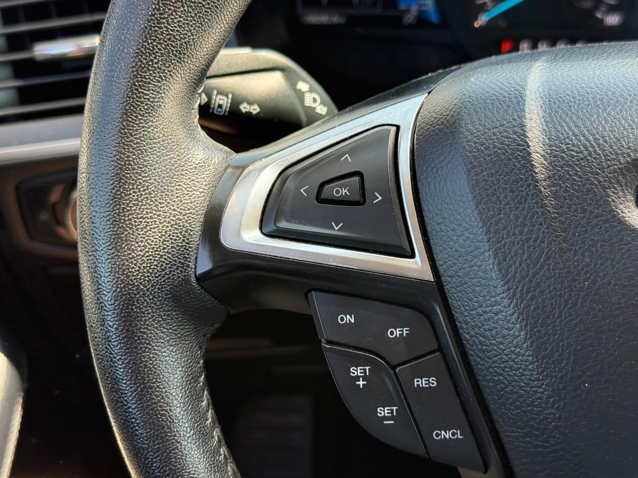 Ford Edge Vehicle Full-screen Gallery Image 21