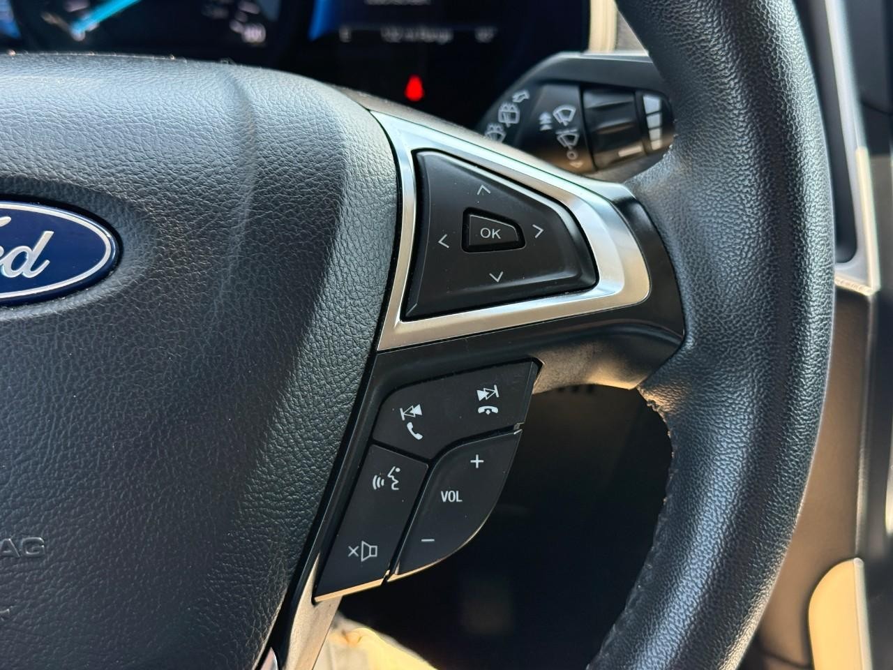 Ford Edge Vehicle Full-screen Gallery Image 22