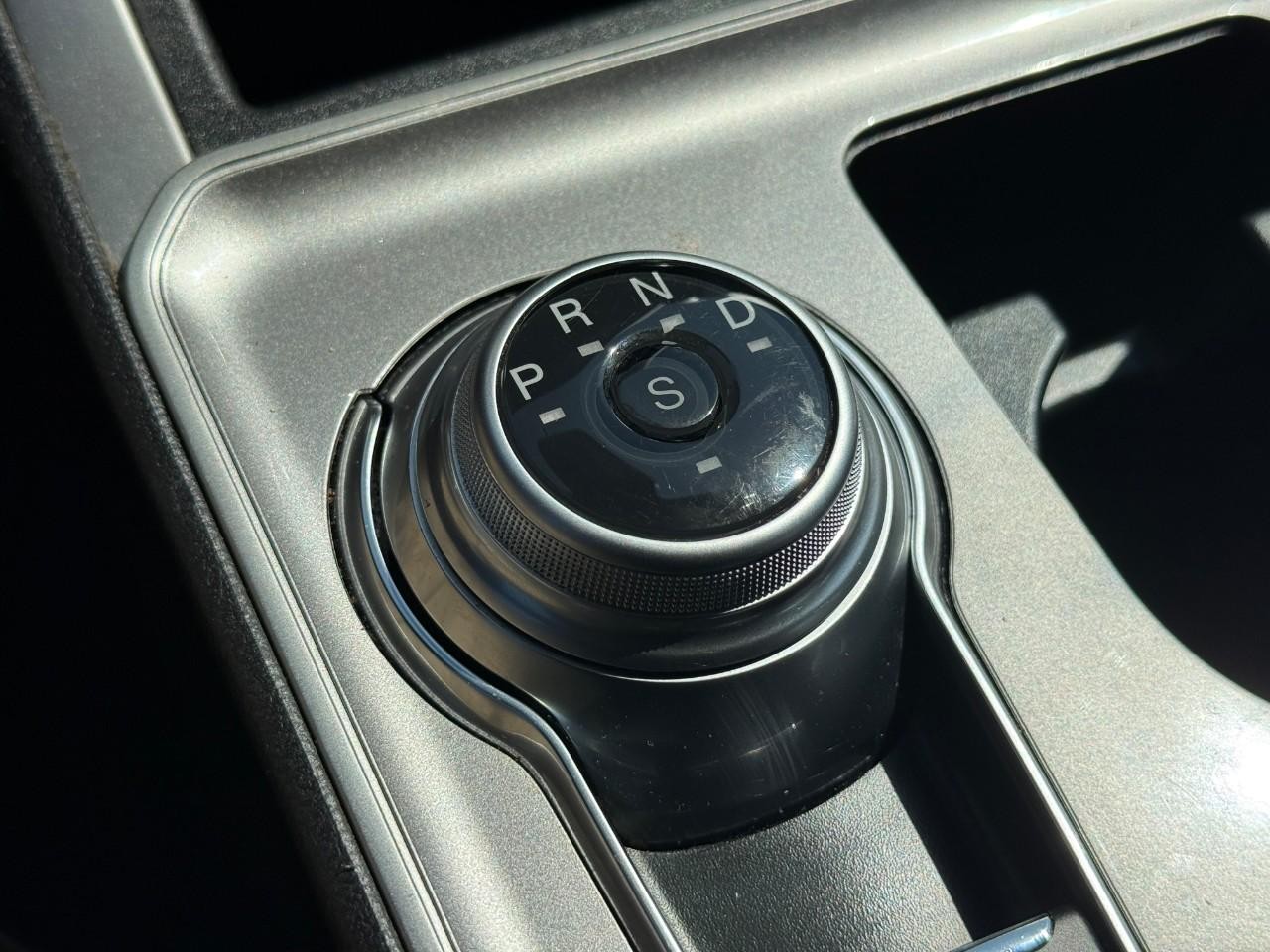 Ford Edge Vehicle Full-screen Gallery Image 23