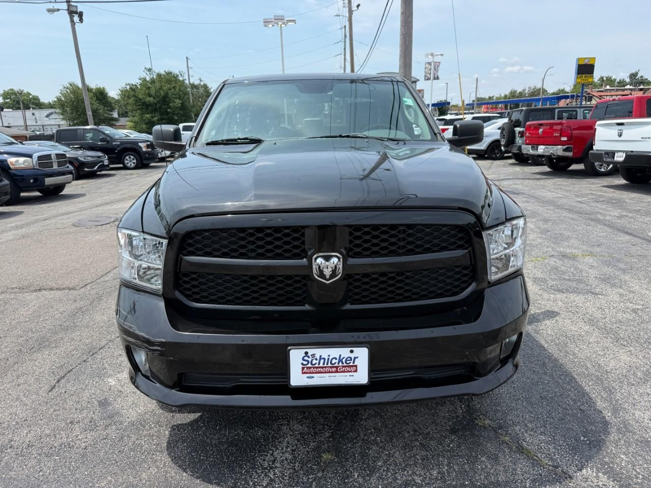 Ram 1500 Vehicle Full-screen Gallery Image 09