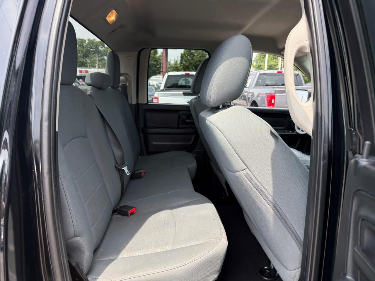 Ram 1500 Vehicle Full-screen Gallery Image 10