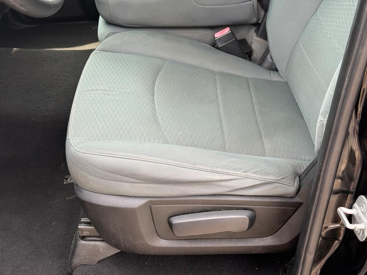 Ram 1500 Vehicle Full-screen Gallery Image 12