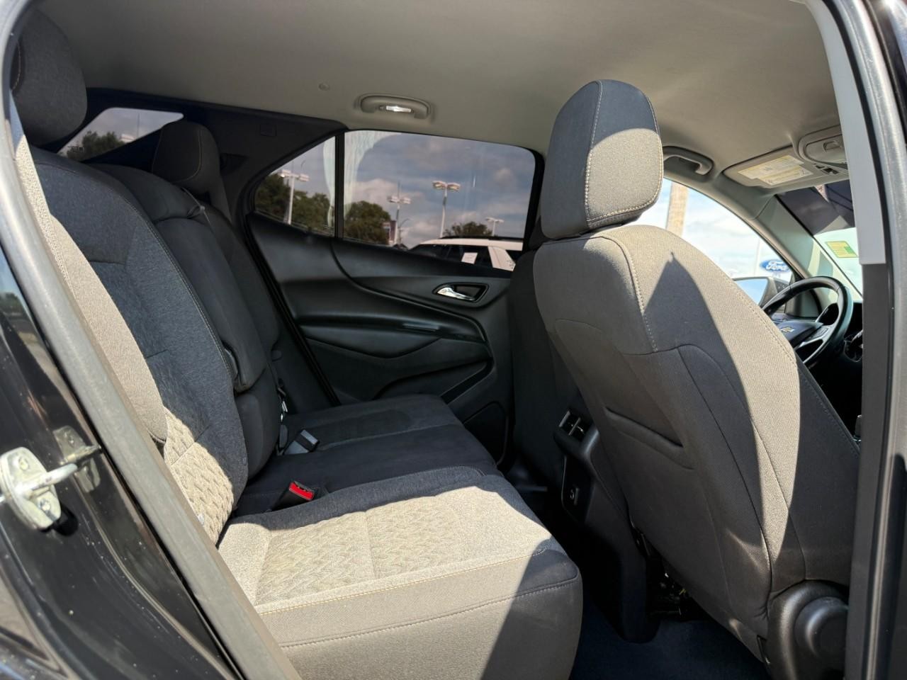 Chevrolet Equinox Vehicle Full-screen Gallery Image 10