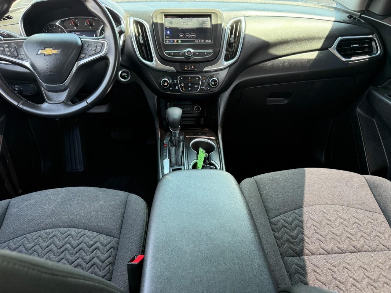 Chevrolet Equinox Vehicle Full-screen Gallery Image 11