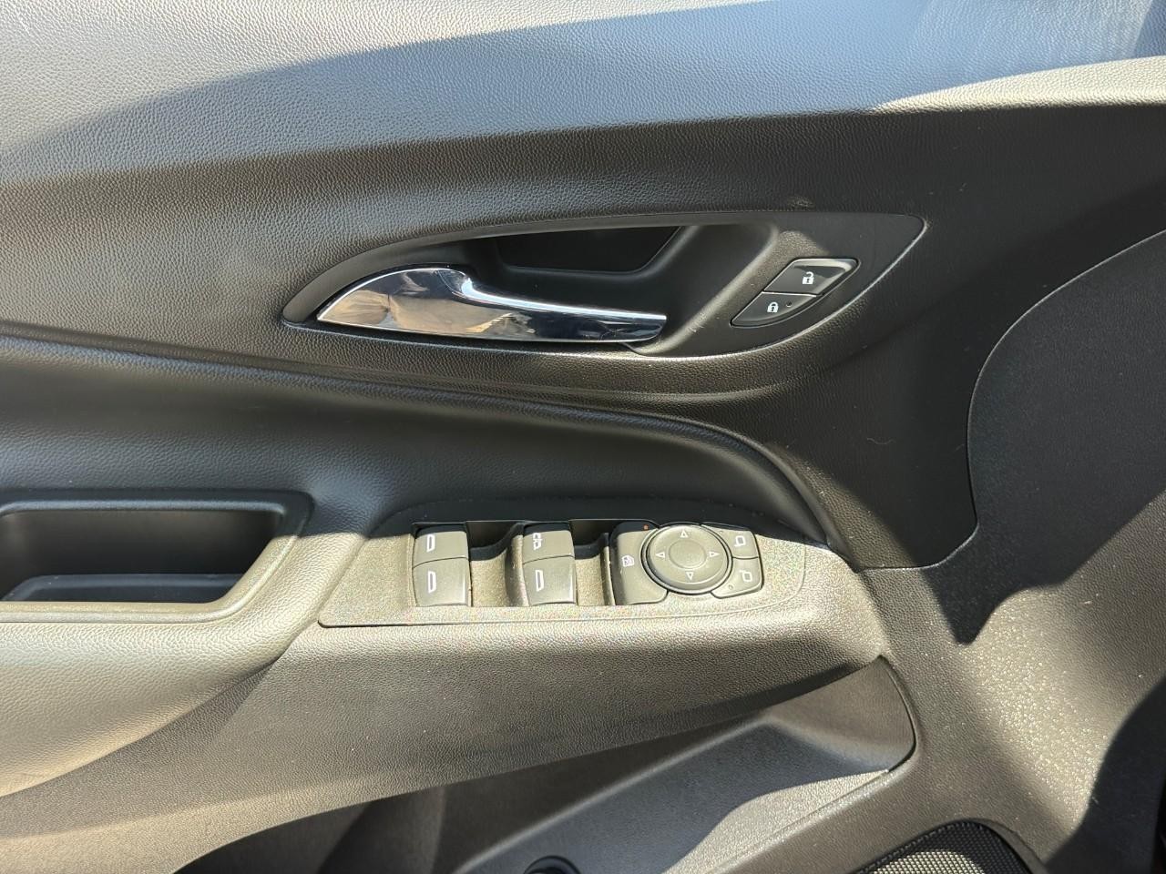 Chevrolet Equinox Vehicle Full-screen Gallery Image 15