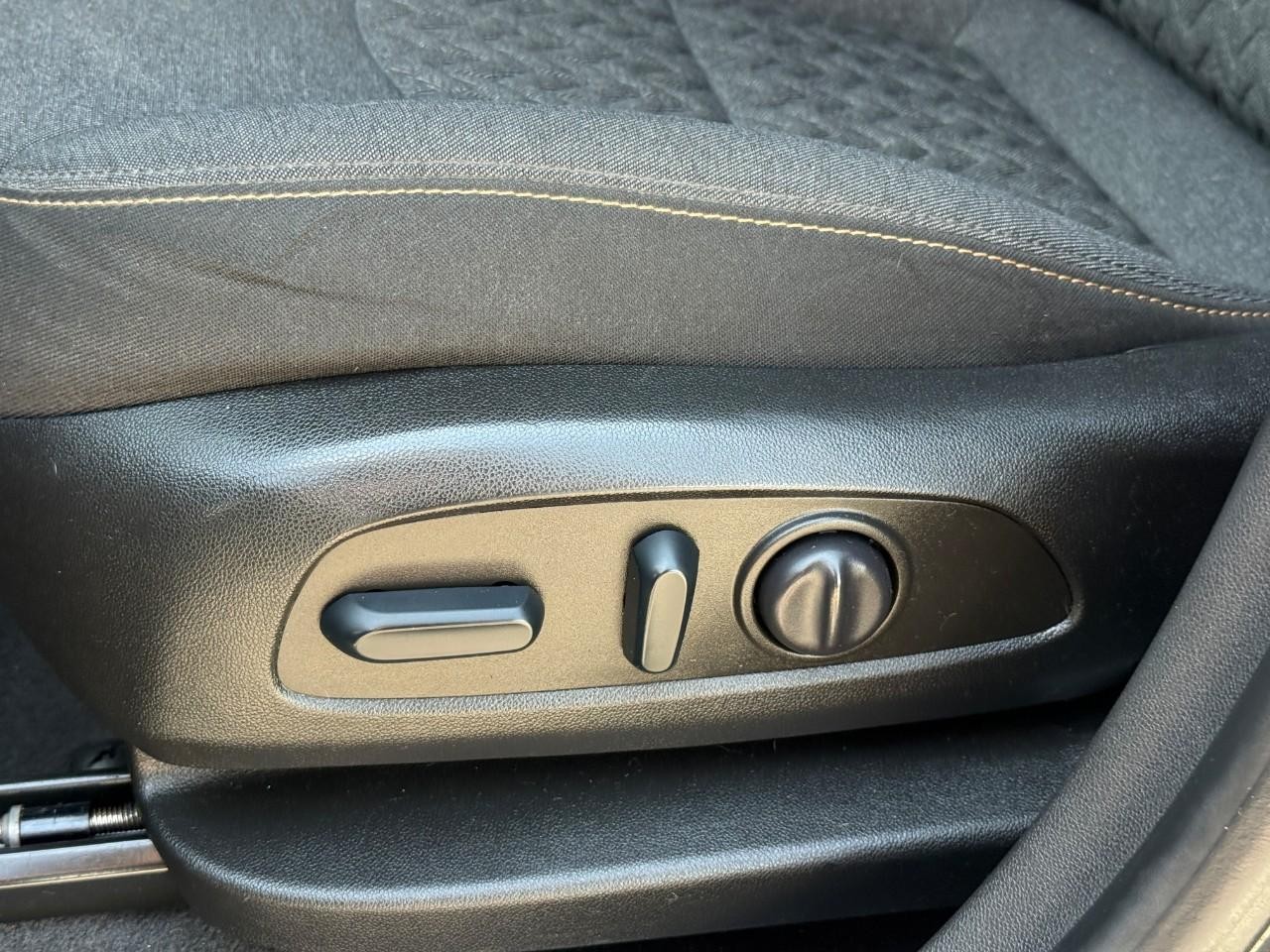 Chevrolet Equinox Vehicle Full-screen Gallery Image 17