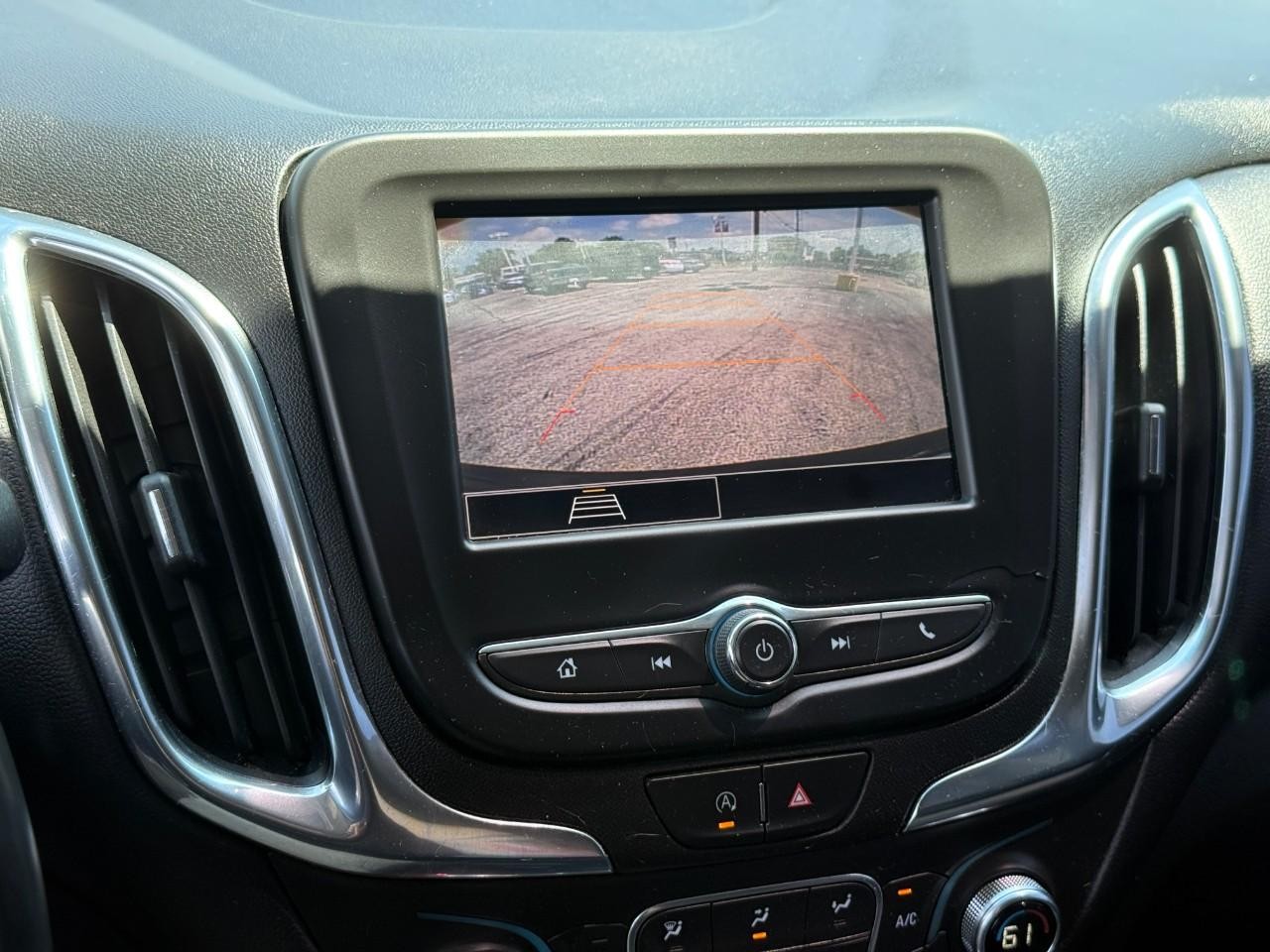 Chevrolet Equinox Vehicle Full-screen Gallery Image 22