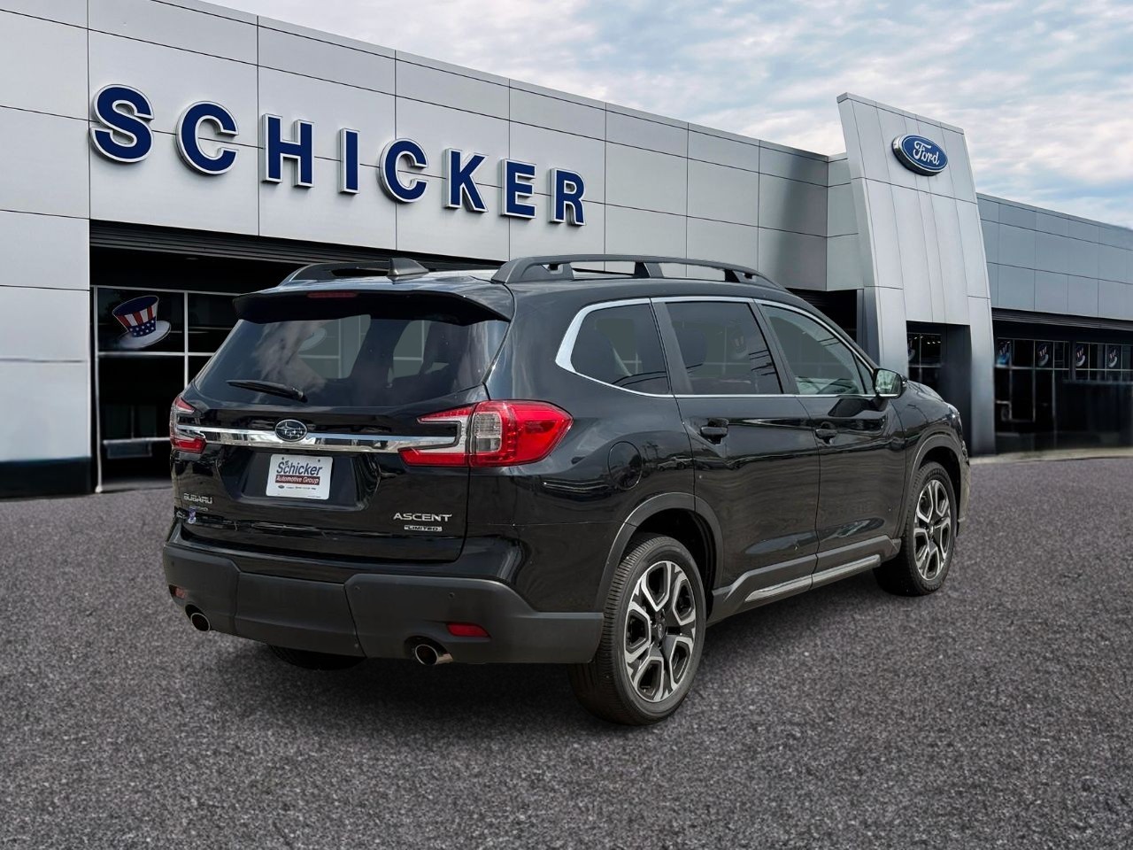 Subaru Ascent Vehicle Full-screen Gallery Image 02