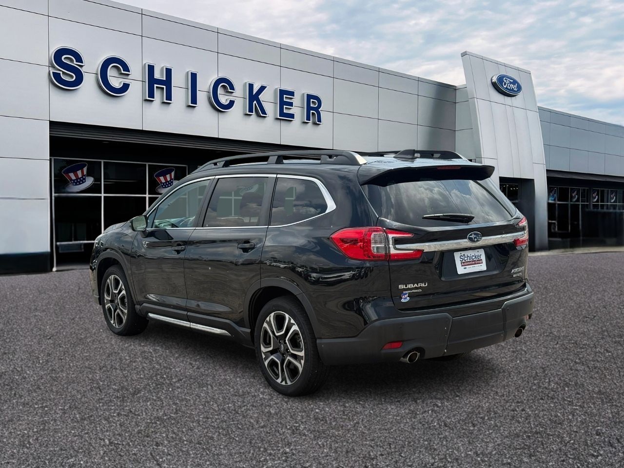 Subaru Ascent Vehicle Full-screen Gallery Image 03