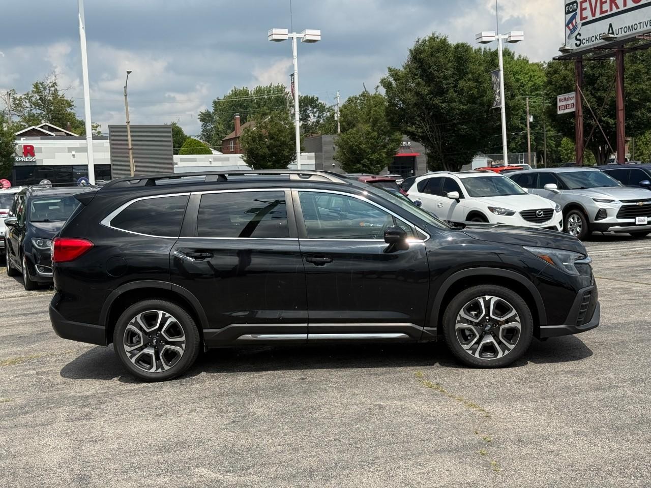 Subaru Ascent Vehicle Full-screen Gallery Image 05