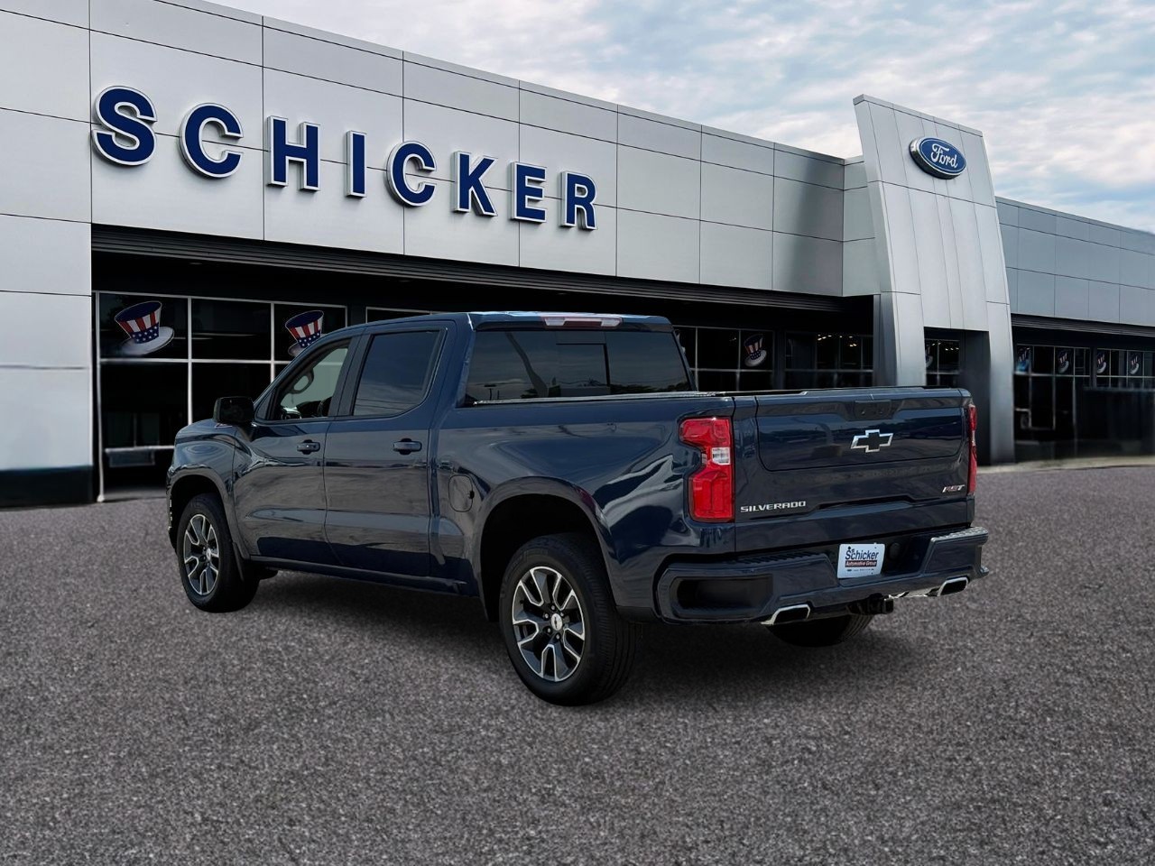 Chevrolet Silverado 1500 LTD Vehicle Full-screen Gallery Image 03