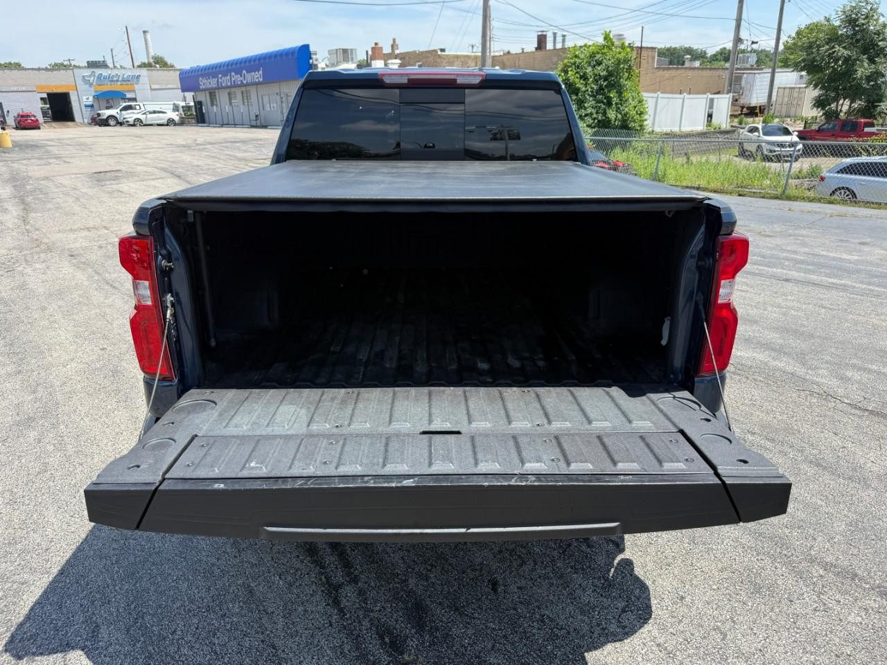 Chevrolet Silverado 1500 LTD Vehicle Full-screen Gallery Image 07
