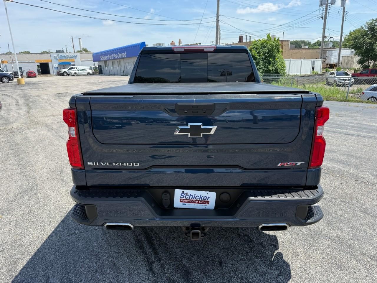 Chevrolet Silverado 1500 LTD Vehicle Full-screen Gallery Image 08