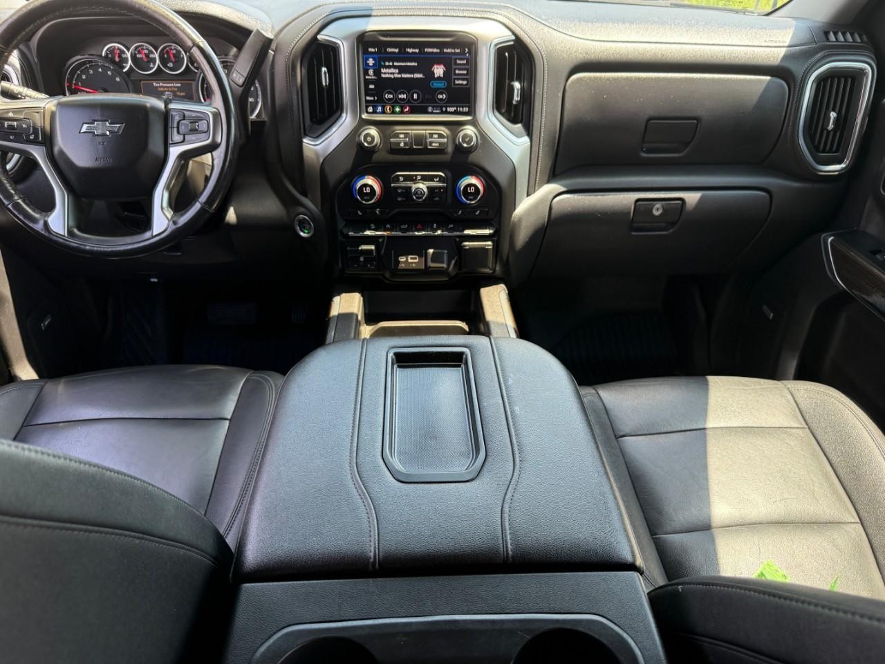 Chevrolet Silverado 1500 LTD Vehicle Full-screen Gallery Image 11