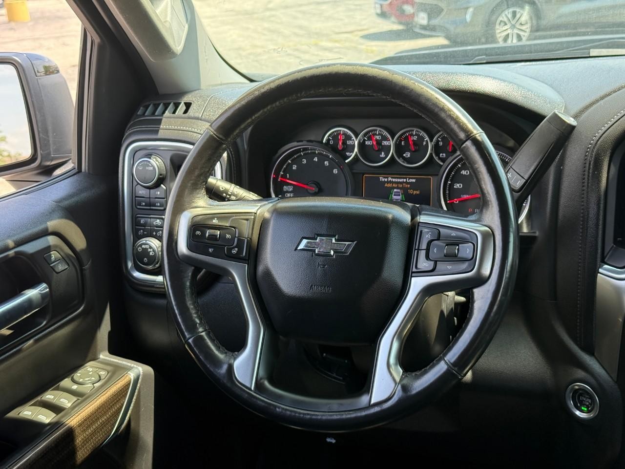 Chevrolet Silverado 1500 LTD Vehicle Full-screen Gallery Image 12